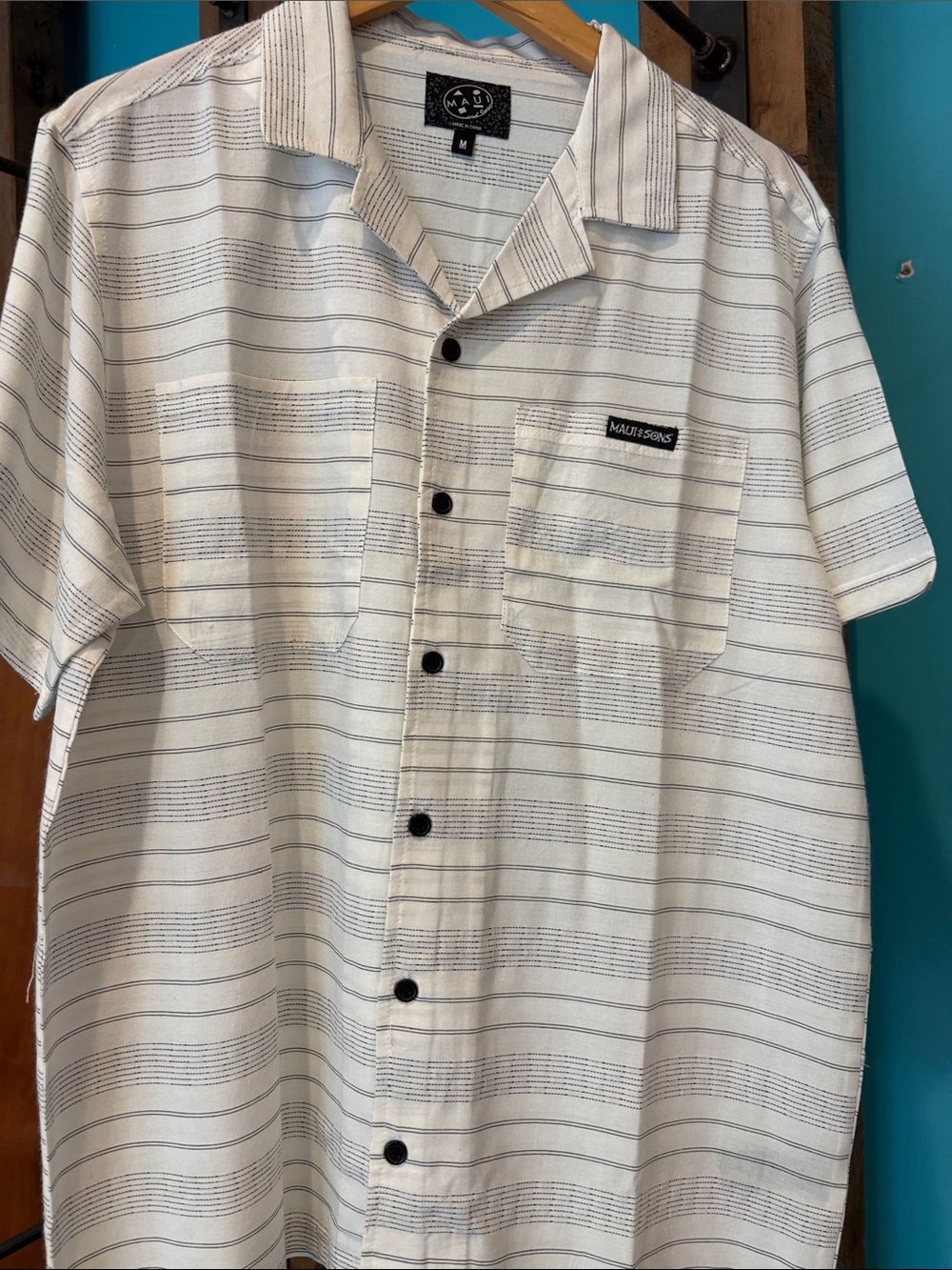 Maui & Sons Men's Short-Sleeve Button-Down Shirt in White with Black Stripe